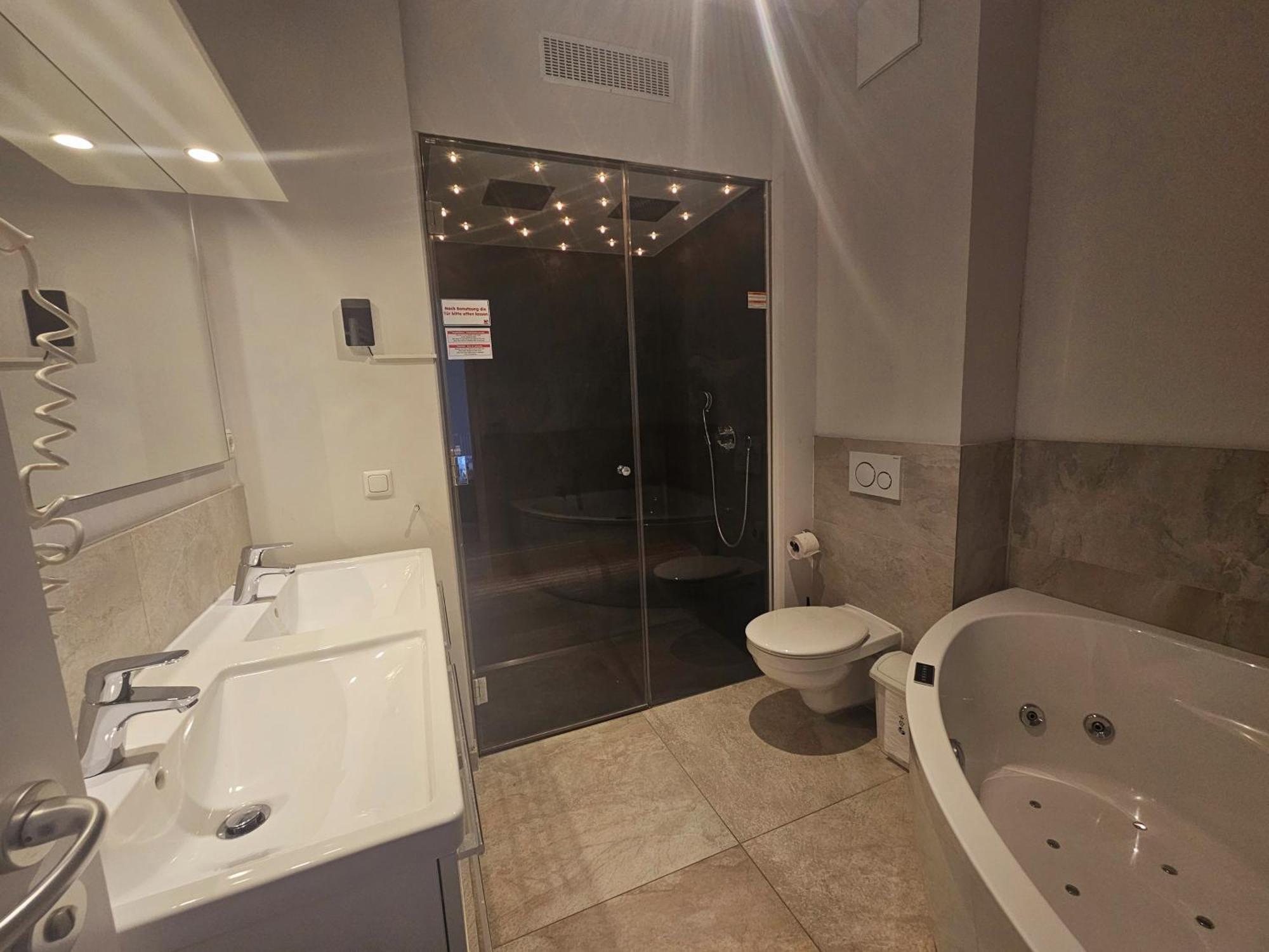 App 18 Penthouse 